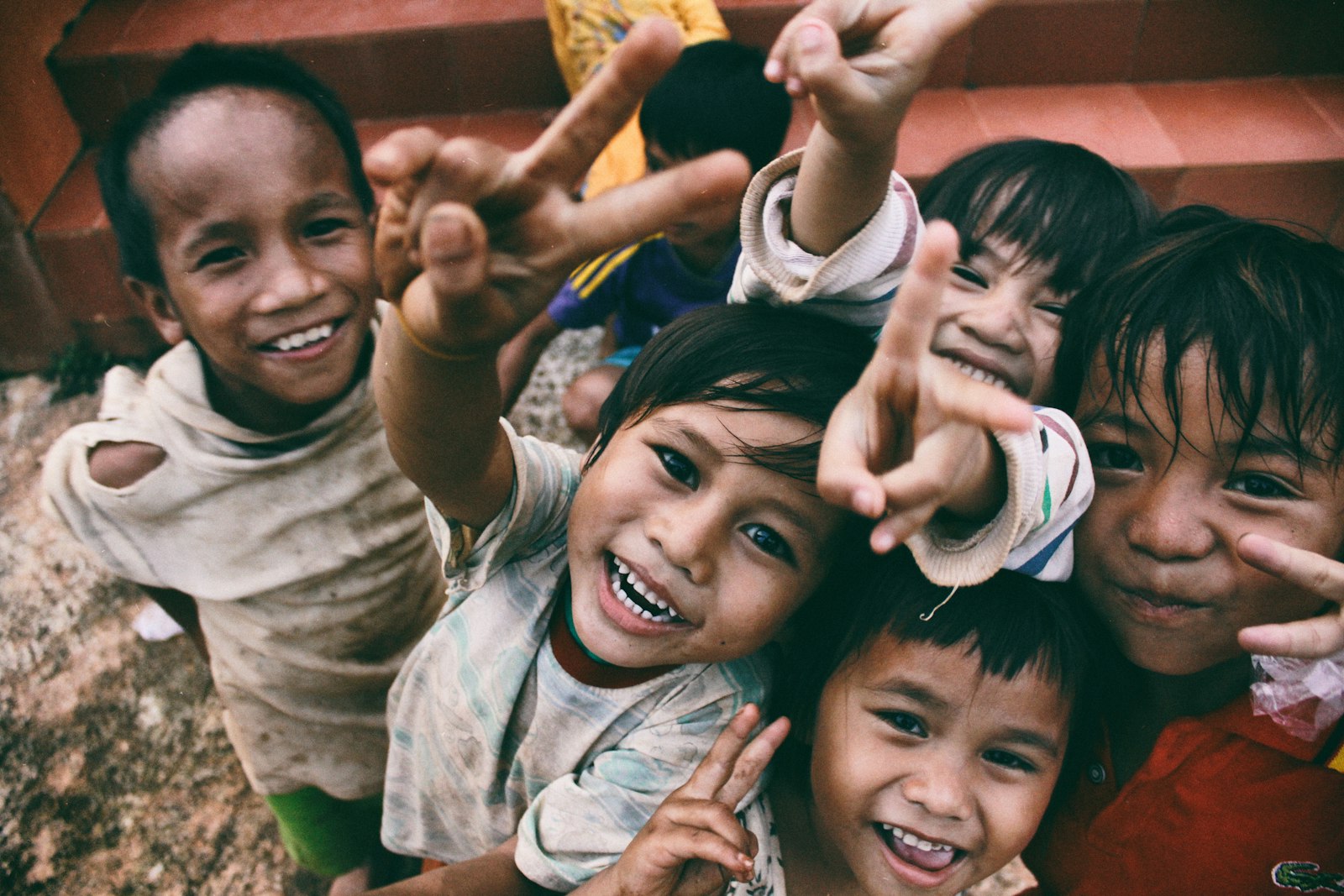 Children smiling and waving